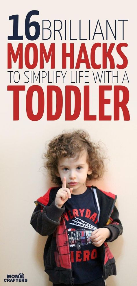 16 genius mom hacks to simplify life with a toddler -these brilliant parenting hacks are perfect for parenting toddlers and preschoolers, with some parenting tips for babies too! Mom Hacks Toddlers, Parenting Tips For Toddlers, Toddler Hacks, Toddler Parenting, Tantrums Toddler, Simplify Life, Toddler Discipline, Mom Life Hacks, Confidence Kids