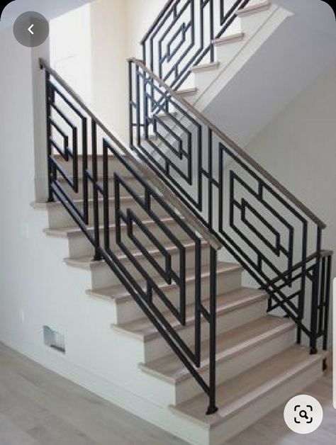 درابزين السلم, Metal Stair Railing, درج السلم, Steel Railing Design, Interior Stair Railing, Modern Stair Railing, Window Grill Design Modern, Interior Railings, Staircase Design Modern