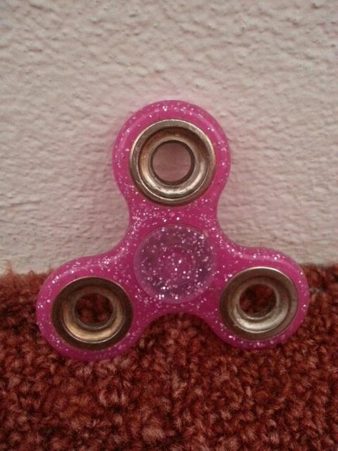 Glitter pink fidget spinner Pink Fidget Toys, Fidget Spinner Aesthetic, Childhood 2010, 2010s Toys, 2010 Toys, 2010 Nostalgia, 2000 Toys, Childhood Core, 2000s Toys