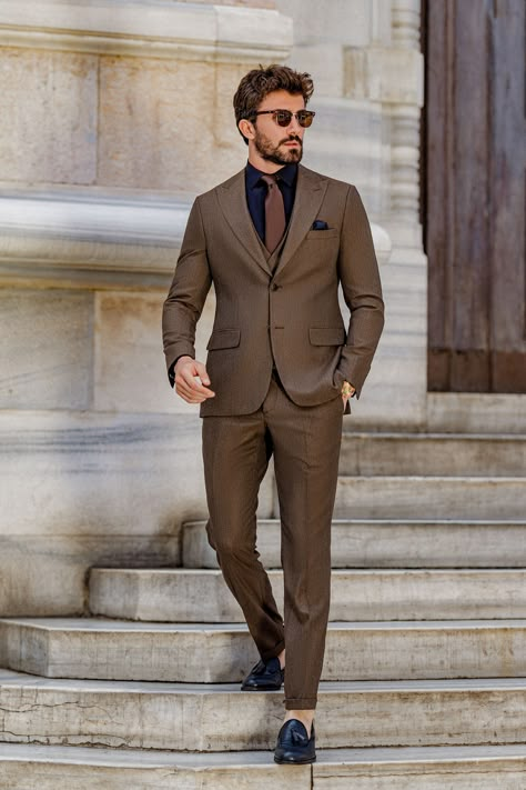 Step into timeless elegance with the Brown Slim-Fit Suit 3-Piece. Its sleek fit and rich brown tone bring out an understated charisma that complements both professional and formal events with ease.  #brownslimfitsuit #elegantmenswear #classylook #formalfashion #modernfit #tailoredsuit #professionalstyle #sharpdressing #businessattire #menssuit 3 Button Suit Men, Brown Suit Black Shirt, Brown Suit Outfit Men, Brown Blazer Outfit Men, Brown Blazer Men, Brown Suit Wedding, Men Suit Outfit, Coat Pant For Men, Brown Suits For Men