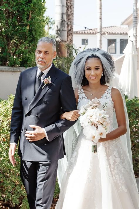 3c curly afro bride wearing a veil for her wedding day! Natural Hair With Veil, Black Brides With Veils, Wedding Hair Black Women With Veil, Black Brides Hairstyles With Veil, Black Woman Wedding Hairstyles With Veil, Afro Wedding Hairstyles Brides With Veil, African American Women Hairstyles, Natural Hair Wedding, Bride Head