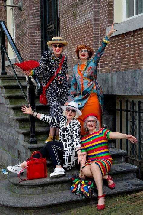 Amsterdam Style, Senior Style, Age Is Just A Number, Ageless Style, Advanced Style, Ageless Beauty, Aging Beautifully, Old Lady, Old People