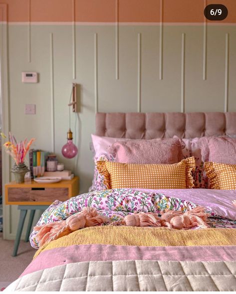 Colorful Dorm Room Decor, Vibrant Room Aesthetic, Bright Room Aesthetic, Maximalist Studio Apartment, Bedroom Esthetics, Girly Bedroom Aesthetic, Mismatched Bedding, Summer Bedrooms, Colorful Minimalist Bedroom