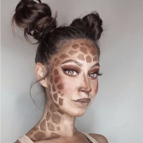 Giraffe Costume Makeup, Giraffe Face Makeup, Zoo Animal Makeup, Costume Animals Women, Giraffe Hairstyle, Giraffe Makeup Halloween, Diy Giraffe Costume, Animal Costumes Women Diy, Artistic Makeup Ideas