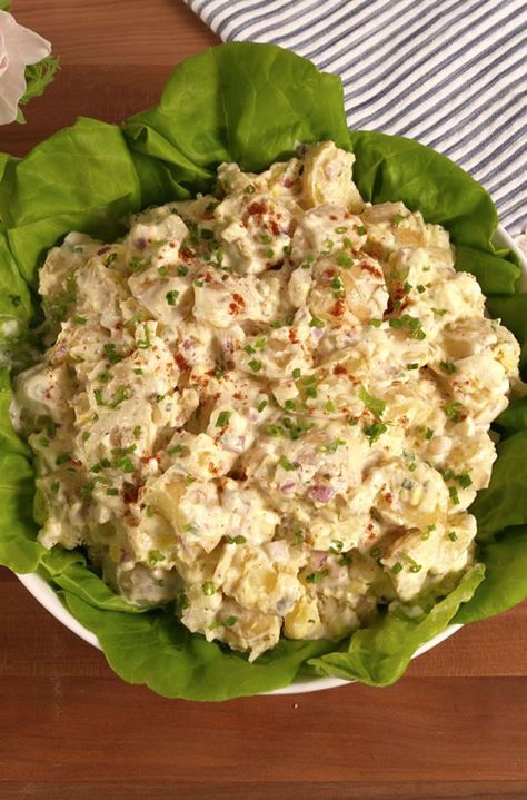 Classic Potato Salad Everyone will be fighting for the last scoop! Get the recipe from Delish. Homemade Potato Salads, Game Day Foods, Vegetarian Bbq, Potatoe Salad, Potato Salad With Egg, Classic Potato Salad, Easy Potato Salad, Potato Salads, Quick Dishes