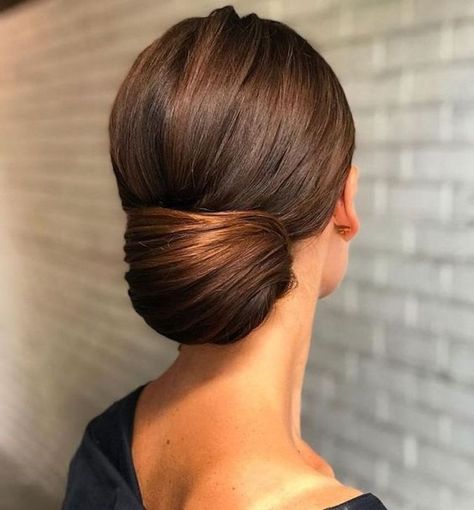 Top 5 hairstyles for a one shoulder wedding dress | Bridal styling advice Sanggul Cepol, 5 Hairstyles, Trendy We Fryzurach, Summer Wedding Hairstyles, Low Chignon, Shoulder Wedding Dress, Long To Short Hair, Prom Hairstyles For Long Hair, Short Wedding Hair