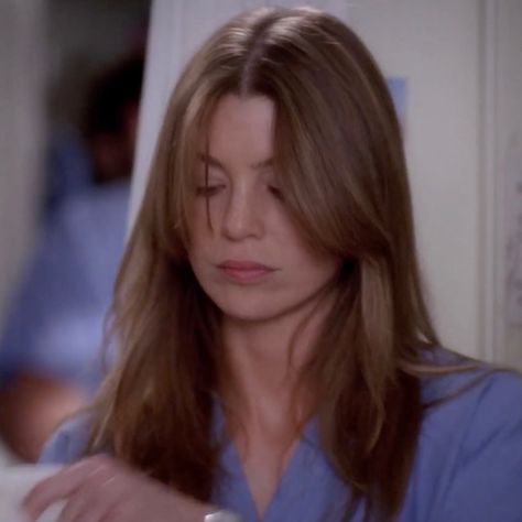 Meredith Grey Hair, Grey Pfp, Meredith Grey's Anatomy, Grey Brown Hair, Greys Anatomy Couples, Not Feeling Well, Haircut Inspo, Grays Anatomy, Ellen Pompeo