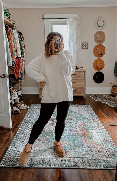 Everyday Casual Outfits At Home, Relaxed Everyday Outfit, Work From Home Casual Outfits, Easy Neutral Outfits, Cute Mom Outfits Comfy Casual Spring, Saturday Morning Outfit Casual, Lazy Weekend Outfit, Cute Sahm Outfits, Healthcare Outfits Women