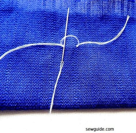 4 ways to Tie a Knot and secure your thread in Hand Stitching - Sew Guide Securing Stitch, Beginner Hand Quilting, Sewing Knot, Stitch Hacks, Tied Quilts, Darning Stitch, Knot Techniques, Knot Thread, Heart Stitching