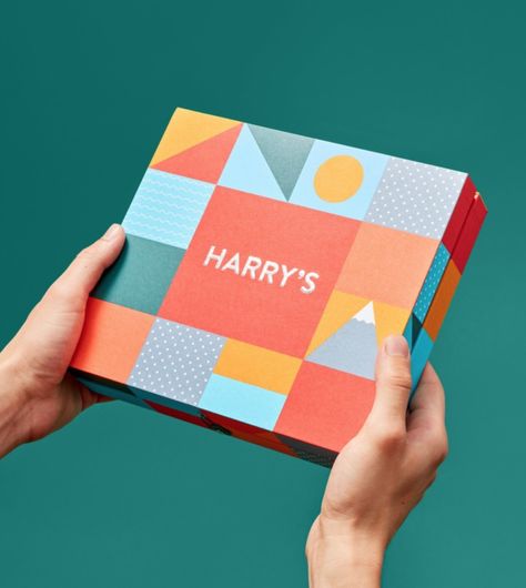 Check out the Holiday Set from Harry's! Electronic Packaging, Traditional Festival, Packaging Design Trends, Holiday 2024, Mailer Box, Gift Box Design, Brand Color Palette, Holiday Gift Sets, Box Packaging Design