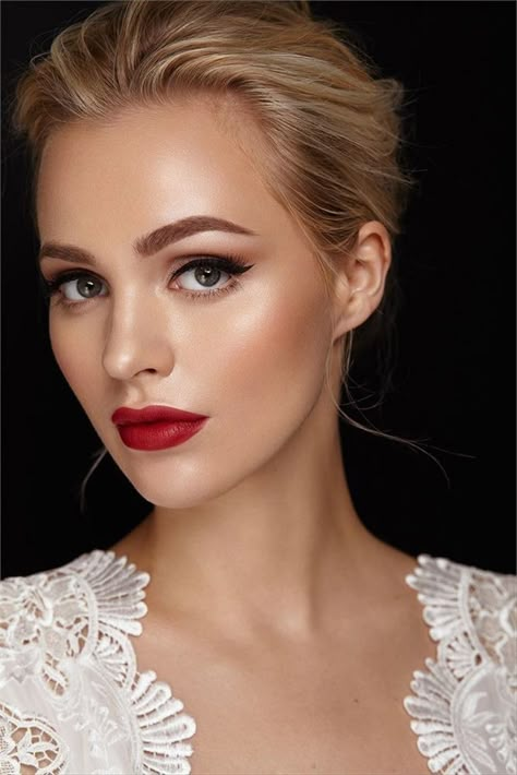 Makeup Bibir, Bridal Makeup For Brown Eyes, Bridal Makeup For Blondes, Baju Kahwin, Wedding Makeup For Brown Eyes, Best Wedding Makeup, Bridal Makeup Natural, Wedding Day Makeup, Red Lip Makeup