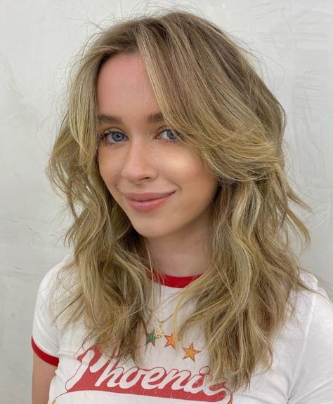 Shaggy Wavy Hair with Layers Face Framing Medium Length Hair, Naturally Wavy Hair Cuts, Wavy Layered Hair, Medium Length Wavy Hair, Wavy Hairstyles Medium, Thick Wavy Hair, Mid Length Hair With Layers, Medium Length Hair With Layers, Wavy Haircuts