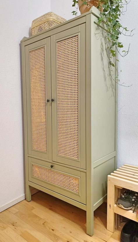 Wardrobe Ikea, Ideas Armario, Diy Rattan, Rattan Doors, Ikea Wardrobe, Ikea Hackers, Diy Furniture Renovation, Furniture Renovation, Homemade Ice