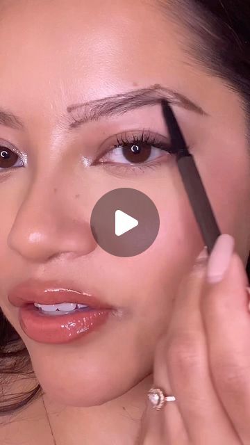 Eyebrows For Black Hair, How To Shape Eyebrows With Pencil, Different Shapes Of Eyebrows, Fill Eyebrows How To, Filling Eyebrows For Beginners, Quick Eyebrow Tutorial, Eyebrow Tutorial Videos, Makeup Looks Eyebrows, Perfect Brows Tutorial