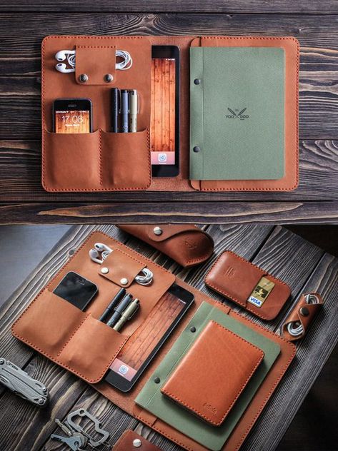 Small Leather Projects Ideas, Diy Leather Projects, Leather Wallet Pattern, Leather Craft Projects, Leather Portfolio, Ipad Mini Case, Leather Artisan, Choose Your Style, Leather Art