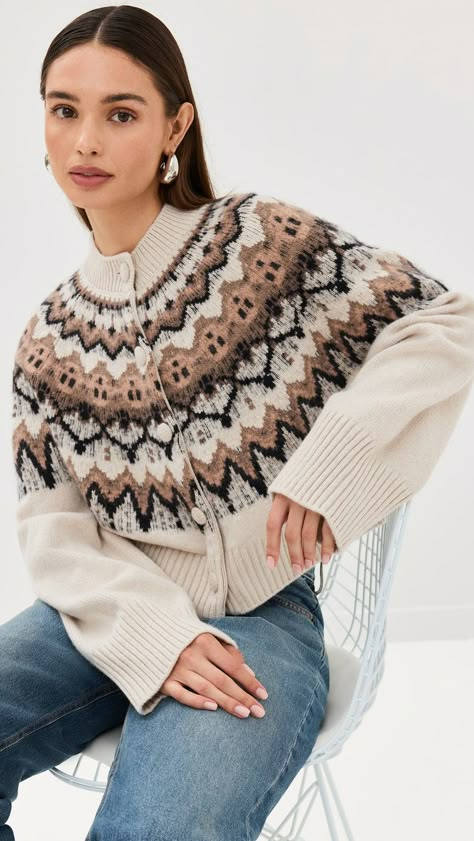 2024's Hottest Winter Fashion Trends, According To Experts Fair Isle Charts, Knitting Top, Novelty Sweater, What To Wear Fall, Knitwear Inspiration, Cardigan Knitted, Fair Isles, Sweater Ideas, All Black Looks