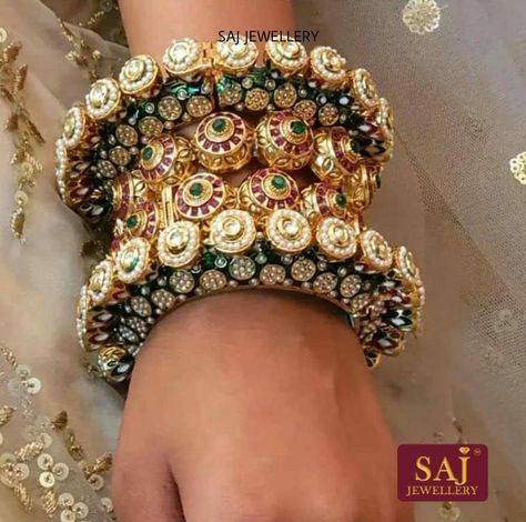 Meenakari Bangles, Gold Kada, Kundan Jewelry, Bridal Jewellery Design, Style Royal, Pearl Bangle, Stone Bangle, Bangles Jewelry Designs, Bridal Bangles