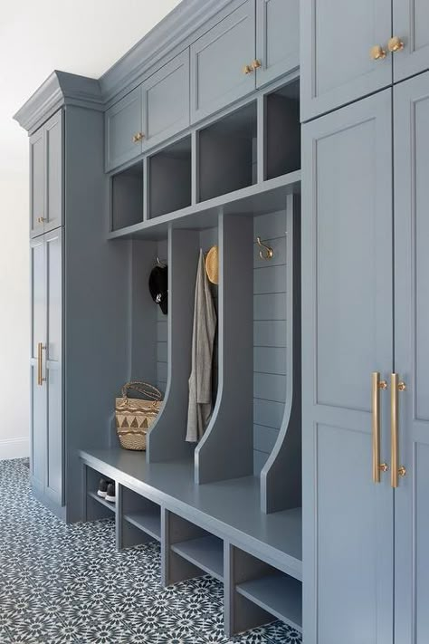 Repin by Celeste Jackson Interior Design - Chicago, IL. Ready to unearth your unique design style and finally make your house feel like a home? We will create a home that's a tailored expression of who you truly are. Mudroom Hallway, Mudroom Cubbies, Mudroom Entry, Mudroom Cabinets, Mudroom Lockers, Mudroom Organization, Mudroom Decor, Mudroom Entryway, Mudroom Laundry Room