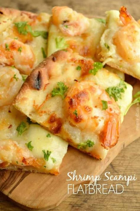 Shrimp Scampi Flatbread Shrimp Scampi Flatbread, Buttery Shrimp, Pizza Flatbread, Fingerfood Party, Flatbread Recipes, Shrimp Dishes, Flat Bread, Shrimp Scampi, Hors D'oeuvres