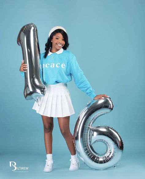 Sweet 13 Outfits, Birthday Photo Shoot Inspiration, Sweet 16 Photoshoot Ideas Blue, Sweet 16 Studio Photoshoot Ideas, Birthday 16 Photoshoot, Sweet 16 Photoshoot Purple, Birthday Outfits Black Women 16, Birthday Photoshoot Ideas 16 Year, 16 Birthday Photoshoot Outfits