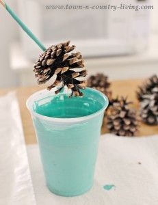 How to paint pine cones Colored Pine Cones Diy, How To Color Pine Cones With Food Coloring, Purple Pine Cones, Pine Cone Lilacs Diy, How To Dye Pine Cones With Food Coloring, How To Dye Pine Cones, How To Paint Pine Cones, How To Paint Pinecones, Pine Cone Projects