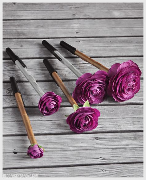 DIY Flower Pens | Vicky Barone Diy Flower Pens, Pen Flowers, Diy Pens, Purple Pen, Tissue Flowers, Diy Wedding Table, Art Spaces, Pen Craft, Washi Tape Ideas