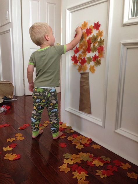 Easy Fall Tree Activity for Toddlers - Toddler Approved Autumn Activities For Preschool, Contact Paper Crafts, Easy Fall Crafts For Kids, Fall Activities For Toddlers, Fall Crafts For Toddlers, Thanksgiving Crafts For Toddlers, Fun Fall Crafts, Quiet Time Activities, Easy Fall Crafts