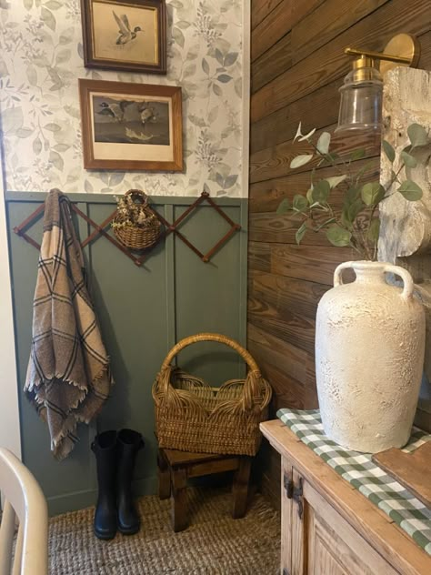 Moody Cottage Core, Cottage Core Home, Vintage Decorating Ideas, Shallow Shelves, Cottage Core Decor, Art Frame Tv, Cottagecore Home, Vintage Decorating, Casa Country