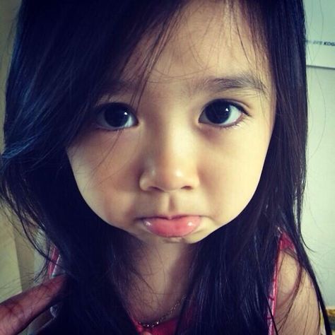 Awww... Sweet lil' pout! Cute Asian Babies, Ulzzang Kids, Korean Babies, Asian Kids, Asian Babies, Couple Photography Poses, Pretty Selfies, Ulzzang Girl, Baby Pictures