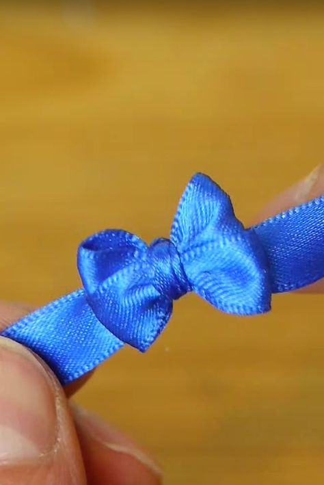 Fork Bows Tutorial, Make A Bow With Ribbon, Fork Bow, Bow With Ribbon, Flower Wall Hanging Decor, Bow Tying, Bow Making Tutorials, Homemade Bows, Kissing Ball