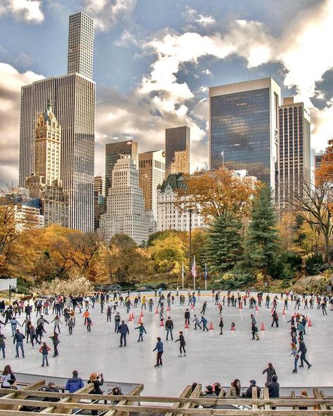 NewYorkCityKopp on Twitter: "Today is the first day of Autumn. My favorite season 🍁🍂 #NYC #NewYork #NewYorkCity… " New York Noel, Winter In New York, San Myshuno, New York City Aesthetic, Voyage New York, Nyc Christmas, Central Park Nyc, Autumn In New York, Ice Rink