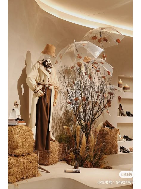 Store Fall Display Ideas, Fall Fashion Window Display, Autumnal Window Displays, Fall Windows Display, Autumn Retail Display, Autumn Shop Window Display, Boho Window Display, Window Displays Retail Store Fronts, Thanksgiving Window Display