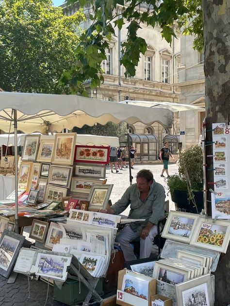 Artist Small Business Aesthetic, Craft Market Aesthetic, Market Place Aesthetic, French Artist Aesthetic, Street Market Aesthetic, Art Shop Aesthetic, Art Class Aesthetic, Market Aesthetic, Italy Street