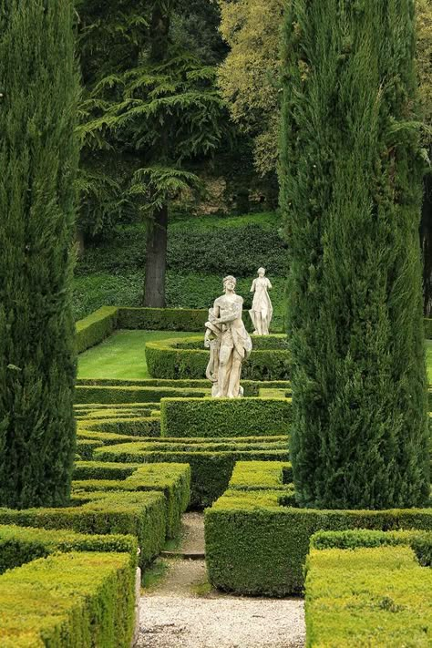 Hedge Aesthetic, Big Garden Aesthetic, Formal Landscaping, Italy Garden, Italian Gardens, English Garden Design, Formal Garden, Verona Italy, Big Garden