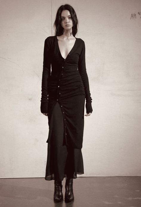 Dark Ethereal Outfit, Vampy Outfit, Outfit Ideas All Black, Candid Photo Ideas, Fall Outfits Chic, Platforms Outfit, All Black Aesthetic, Black Dress Gothic, Minimal Goth