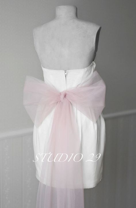 Detachable Large tulle bow belt belt for wedding dress 
#tullebow #bowbelt #bridalbow #weddingbow #detachblebow #tullesash #bridalsash #bigbowbelt #tulletail #bowtrain #tulletrain #fairyprom #maternitysash #photoshootbelt Belt For Wedding Dress, Big Bow Dress, Pink Bow Dress, Wedding Tulle, Bow Choker, Tulle Bow, Bow Sash, Bow Wedding Dress, White Pastel