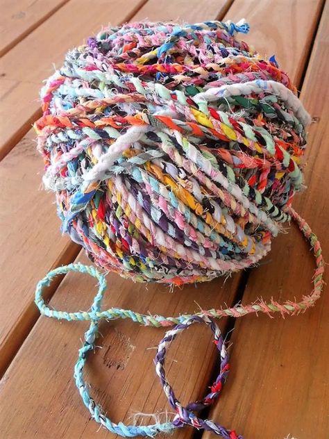 Fabric Twine, Scrap Fabric Crafts, Scrap Fabric Projects, Fabric Christmas Ornaments Diy, Ball Of Yarn, Scrap Ideas, Christmas Ornaments Diy, Textile Crafts, Scrap Fabric