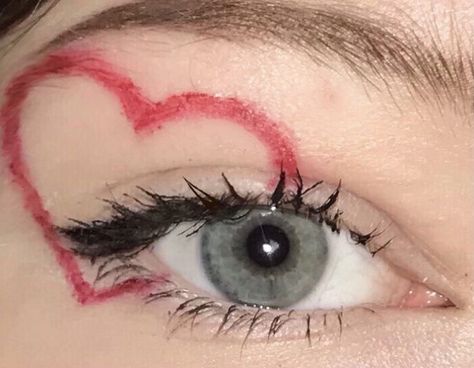 Heart Eyeliner Makeup, Graphic Makeup Looks, Maquillage Halloween Simple, Slay Makeup, Halloweenský Makeup, Makeup Drawing, Cute Eye Makeup, Graphic Makeup, Swag Makeup