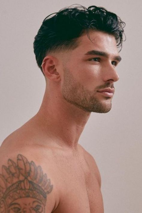 Low Taper Fade Medium Hair, Medium Hair Taper Fade, Mid Taper Fade Haircut Wavy Hair, Fade Haircut With Long Top, Mid Fade Long On Top, Taper Fade Curtains Men, Midfade Haircut For Men, Midfade Hairstyle Men, Men Taper Haircut