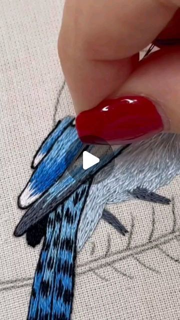 فن النسيج, Embroidery Video, Portrait Embroidery, Embroidery Lessons, Hand Embroidery Patterns Flowers, Hand Embroidery Videos, Basic Embroidery Stitches, Hand Embroidery Tutorial, Handmade Embroidery Designs