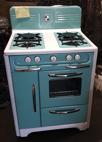 Old Fashioned Refrigerator, Vintage Gas Stove, Retro Stoves Vintage Appliances, Vintage Stoves For Sale, Frig Wrap, Cabin Appliances, 1940 Kitchen, Antique Appliances, Retro Oven