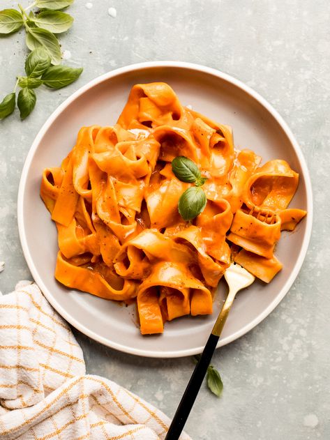 Plant based vodka sauce made with creamy coconut milk. #sauce #vodkasauce #vegan Dairy Free Vodka Sauce, Vegan Vodka Sauce, Homemade Vodka Sauce, Coconut Milk Sauce, Coconut Vodka, Vodka Sauce Recipe, Vodka Sauce Pasta, Dairy Free Recipes Dinner, Penne Alla Vodka