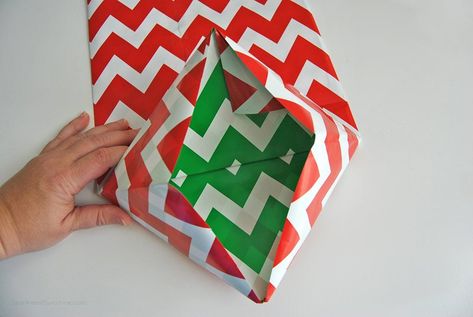 Bag From Wrapping Paper, Gift Bag From Wrapping Paper, Diy Gift Bags From Wrapping Paper, Diy Gift Bags Paper, Make A Gift Bag, Rapping Paper, How To Make A Gift Bag, Chip Recipes, Christmas Gift Wrapping Diy