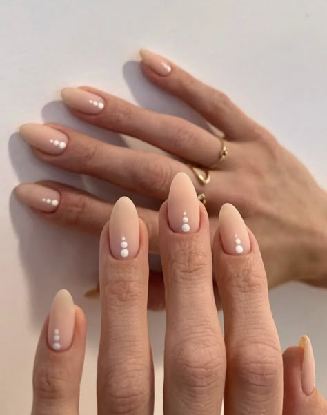 Simple Nails Minimalist, Bobo Nail Art, Minimalist Nails Neutral Colors, Dot On Nails Simple, Middle Nail Design, Minimal Nail Art Summer, Minimalist Nails Almond Summer, Neutral Nails With Dots, Almond Nails With Dots Simple