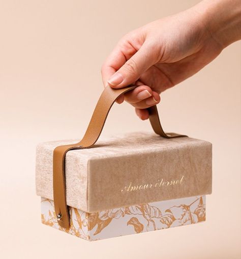 Corporate Gift Box Ideas, Packaging Hacks, Luxury Jewelry Packaging Boxes, Packing Box Design, Empty Gift Box, Packaging Box Design, Empty Gift Boxes, Luxury Hampers, Luxury Packaging Design