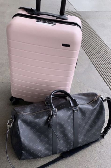 Cute Suitcases, Cute Luggage, Travel Picture Ideas, Airport Photos, Travel Pictures Poses, Malibu Barbie, Luxury Lifestyle Dreams, Trik Fotografi, Packing Tips For Vacation