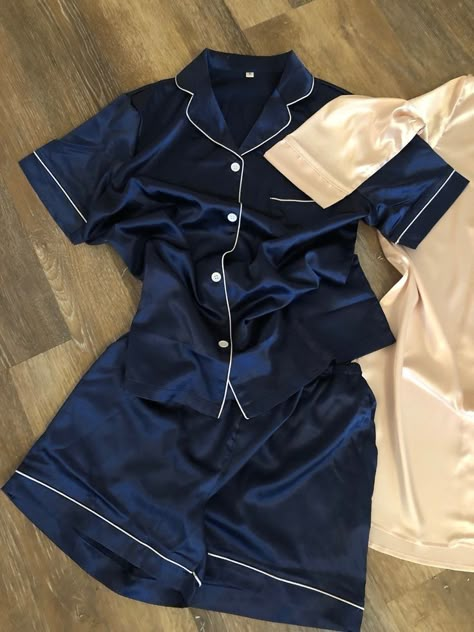 Bridal Party Pajamas, Silk Loungewear, Satin Pajamas Set, Pajamas Aesthetic, Pijamas Women, Pajama Fashion, Cute Pjs, Pajama Outfits, Cute Pajama Sets