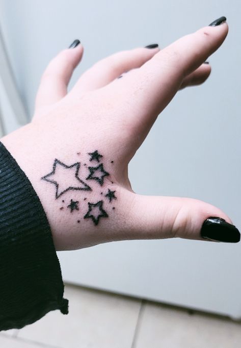 Cool Tattoos Stick And Poke, Grunge Core Tattoos, Y2k Things To Draw On Your Hand, Grunge Hand Drawing, Stick N Pokes On Hand, Simple Stick And Poke Tattoo Grunge, Soft Grunge Tattoo Ideas, Y2k Stick And Poke Tattoo, Hand Tattoo Grunge