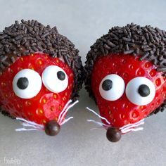 Decorações Com Comidas, Food Art For Kids, Creative Food Art, Little Creatures, Cute Snacks, Kids Party Food, Easy Food Art, Covered Strawberries, Fun Kids Food