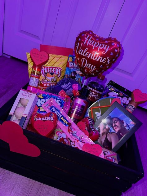 #valentinesdaygift Valentines Gift Idea For Bf, Valentine’s Day Bf Basket, Things To Make Bf For Valentines Day, Valentine’s Day Gift Basket Ideas For Him, What To Get Ur Gf For Valentines Day, Present For Boyfriend Valentines Day, Cute Baskets For Boyfriend Valentines, Bf Gift Basket Ideas Valentines, Valentines Day Baskets Ideas